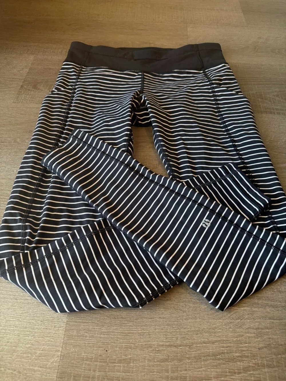 Lululemon Runday Crop Leggings - Parallel Stripe Black/White - Size 8 - Picture 2 of 12